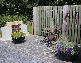 Gartentisch und Stühle